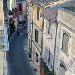 https://le-petit-arles.fr-provencehotel.com